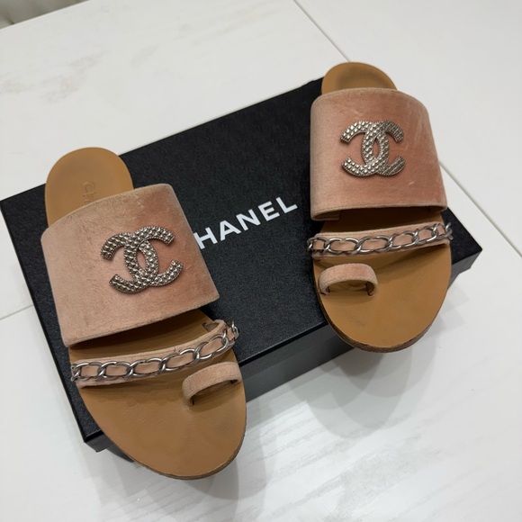 CHANEL Blush Pink Sandals Preowned 41 - Picture 1 of 11